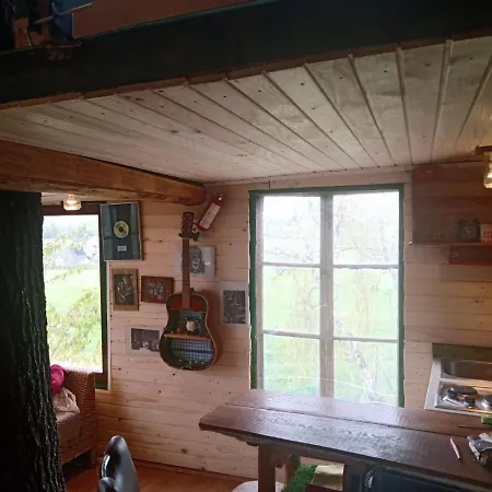 Tree House Ramona & Fairytale Wooden House By Ljubljana בית הארחה 4*