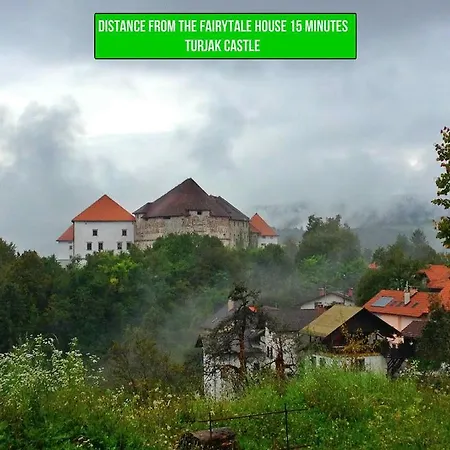 בית הארחה Tree House Ramona & Fairytale Wooden House By Ljubljana *