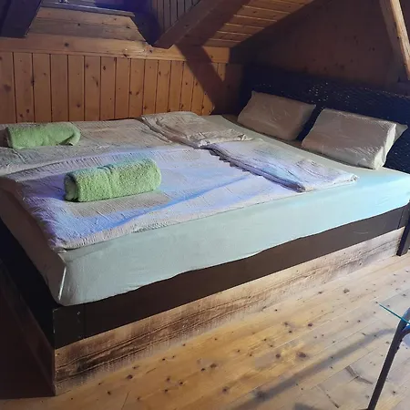 בית הארחה Tree House Ramona & Fairytale Wooden House By Ljubljana