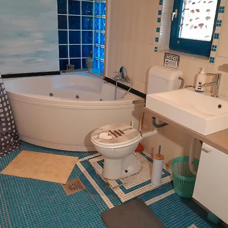 בית הארחה Tree House Ramona & Fairytale Wooden House By Ljubljana גרוסופליה