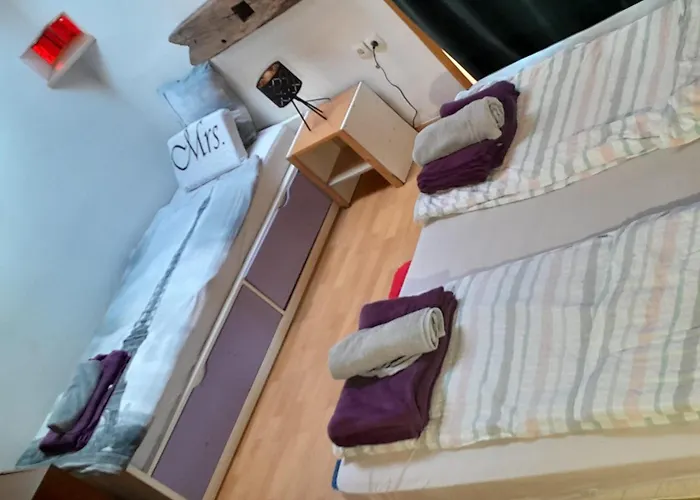 Gasthuis Tree House Ramona & Fairytale Wooden House By Ljubljana Grosuplje