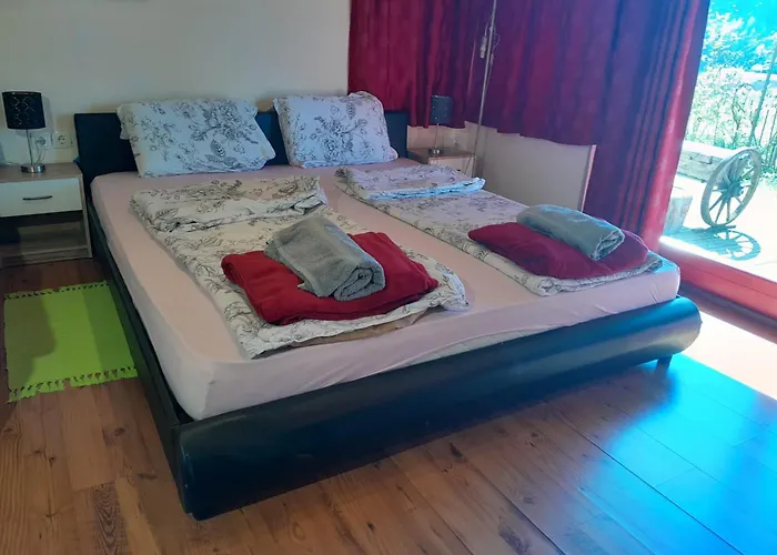 Gasthuis Tree House Ramona & Fairytale Wooden House By Ljubljana